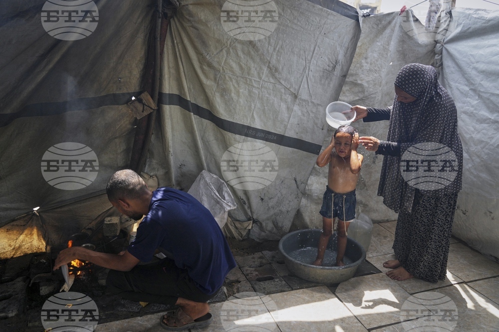 APTOPIX Israel Palestinians Gaza Heat Water