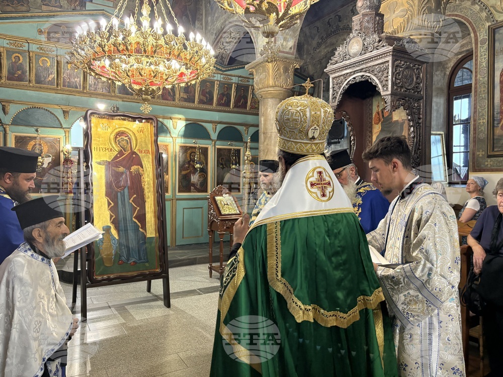Ихтиман - храм „Успение Богородично“ - патриарх Даниил - вечерня