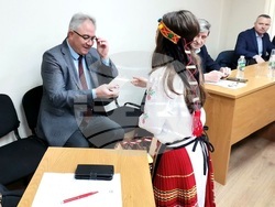 Снимка: Общински съвет Плевен - Деца подариха мартеници за здраве в Общински съвет - Плевен