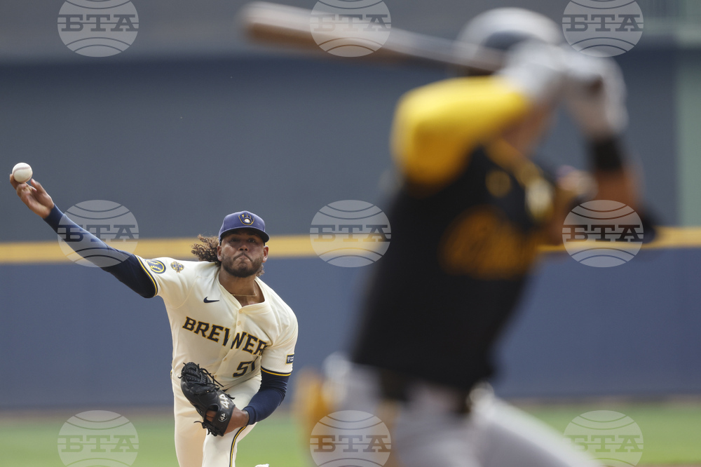 Pirates Brewers Baseball
