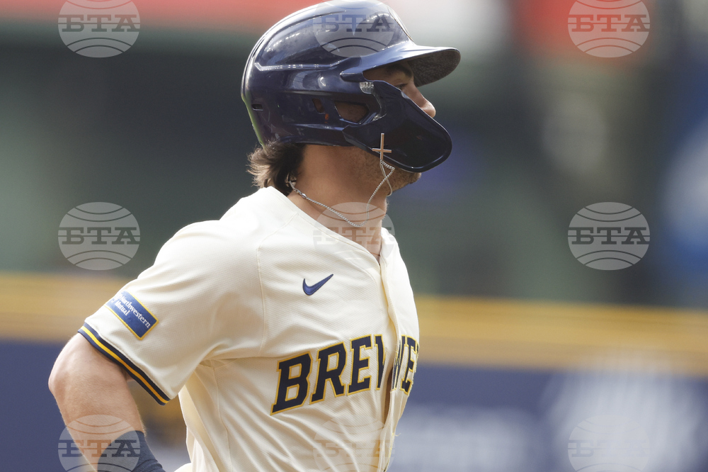 Pirates Brewers Baseball