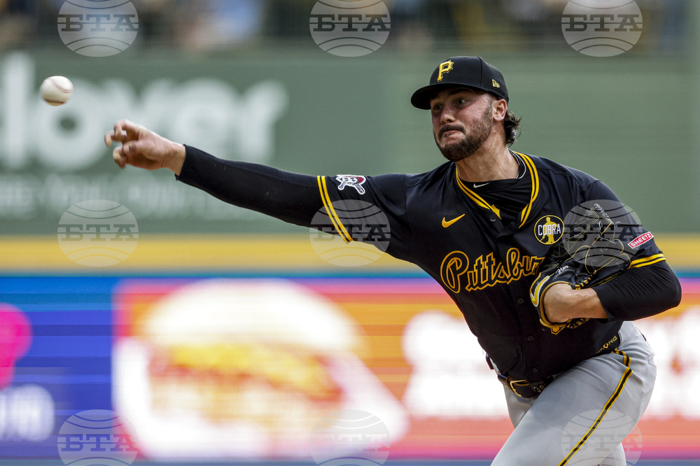 Pirates Brewers Baseball