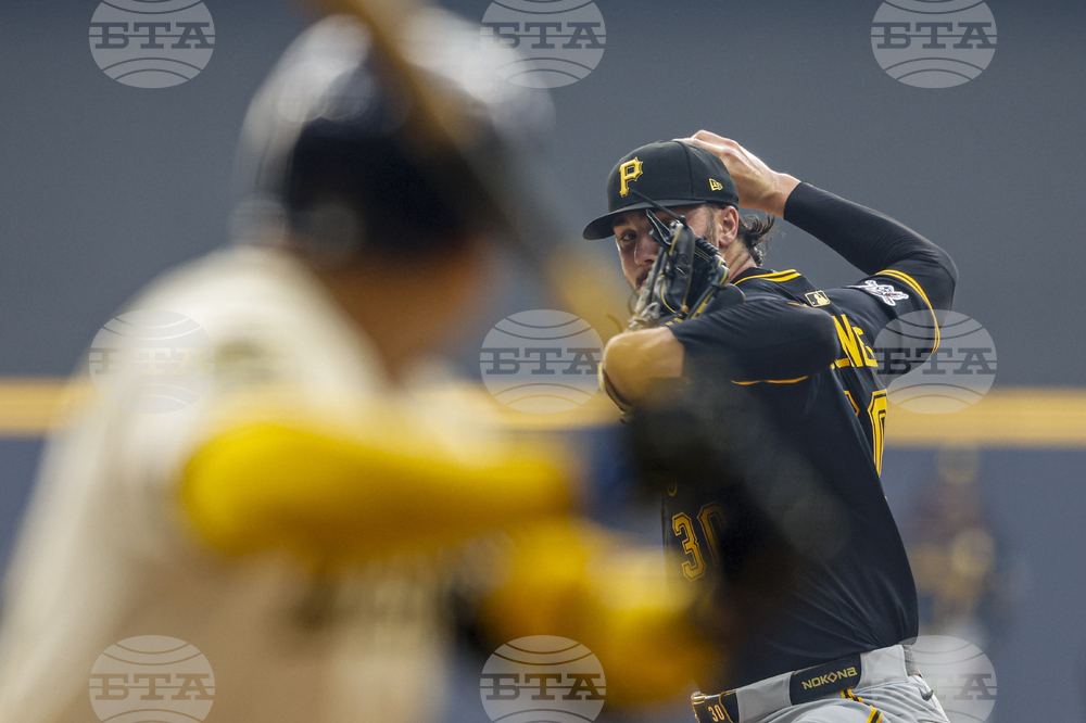 Pirates Brewers Baseball