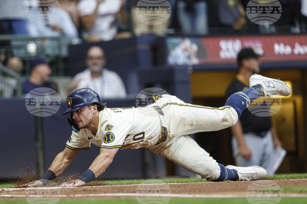Pirates Brewers Baseball