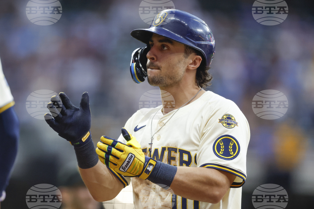 Pirates Brewers Baseball