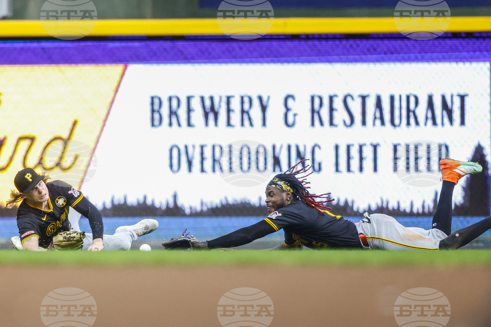 Pirates Brewers Baseball