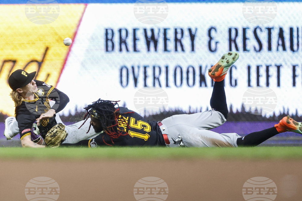 Pirates Brewers Baseball