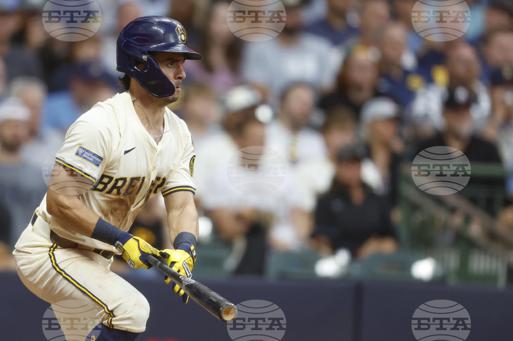 Pirates Brewers Baseball