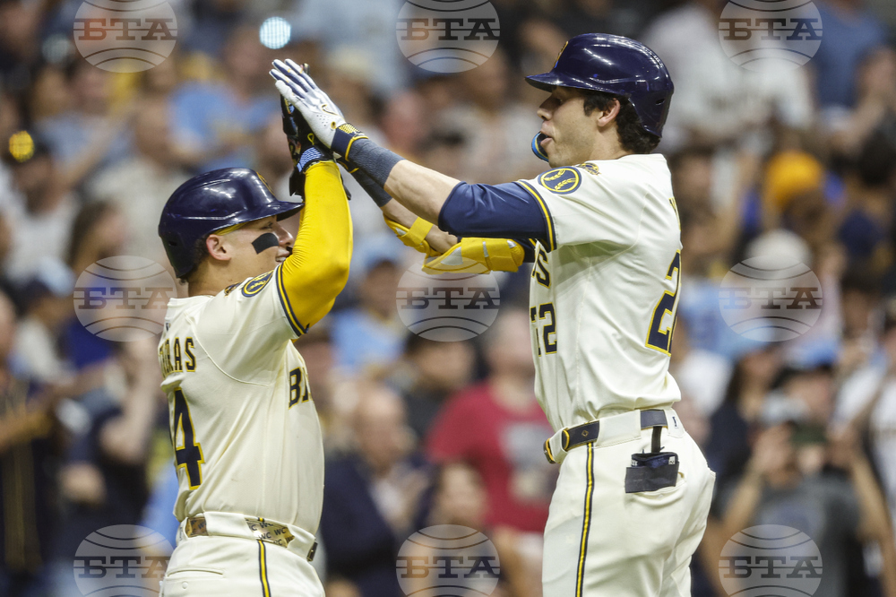 Pirates Brewers Baseball