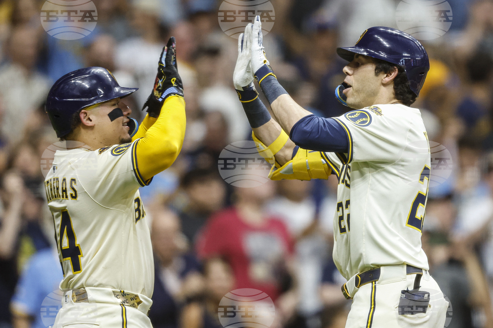 Pirates Brewers Baseball
