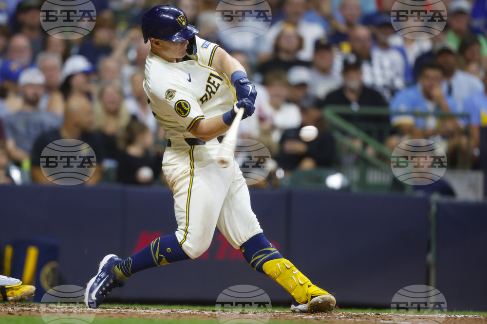 Pirates Brewers Baseball
