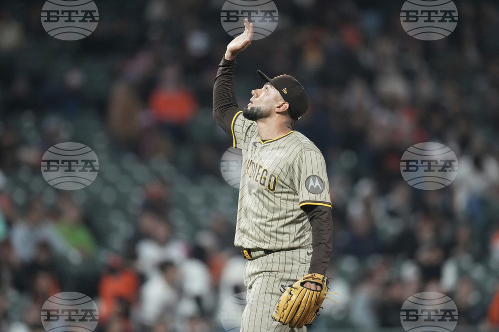 Padres Giants Baseball