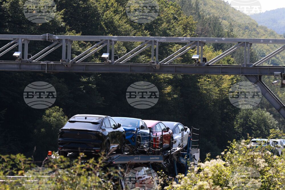 Размерът на таксите за преминаване и ползване на републиканската пътна мрежа се определя и в евро с предложения за промени в ресорна тарифа 