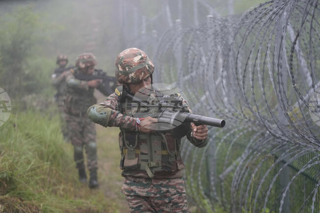 ПТИ: Индийските сили за сигурност ликвидираха двама терористи в Джаму и Кашмир 