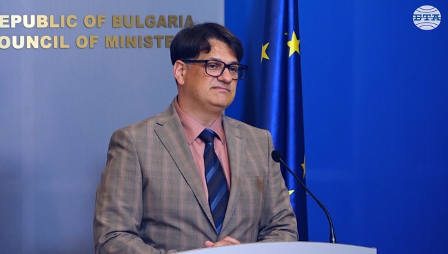 Кабинетът отпусна 34 млн. лв. за държавните културни институти в областта на сценичните изкуства, каза министър Мариан Бачев