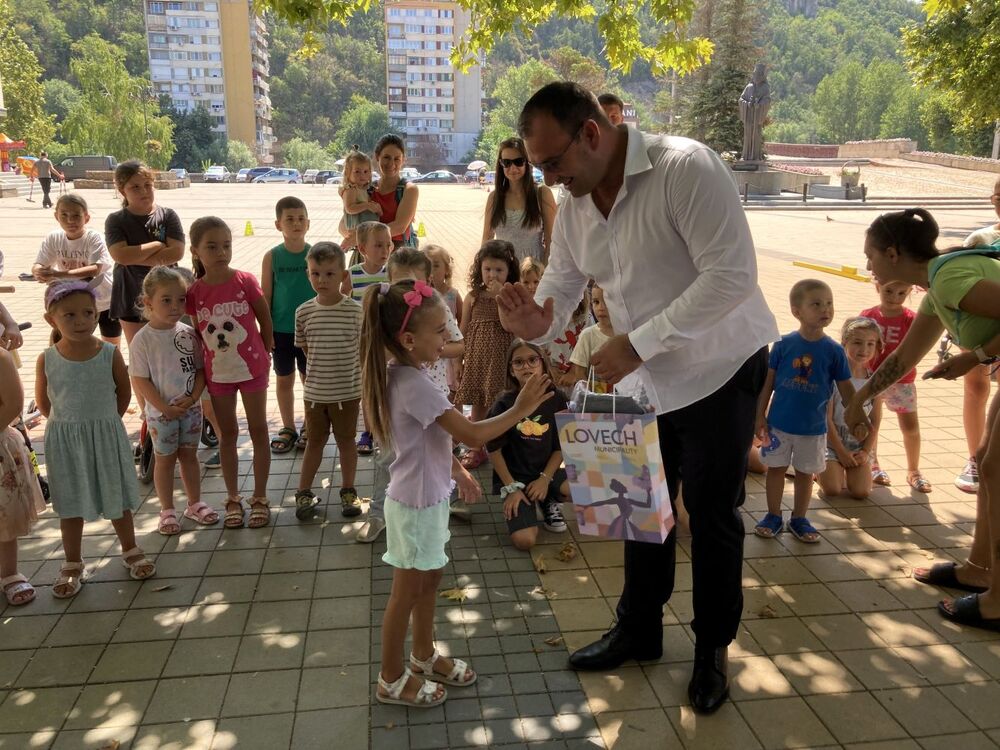 Община Ловеч отбеляза международния ден на младежта