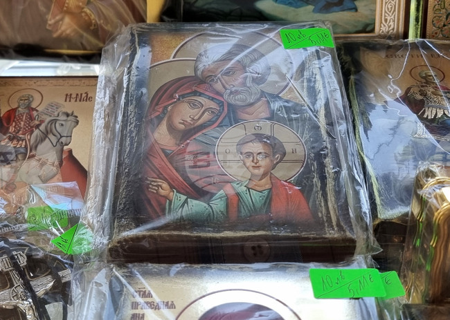 Голяма част от търговските обекти във Варна са обявили цените на стоките в левове и в евро