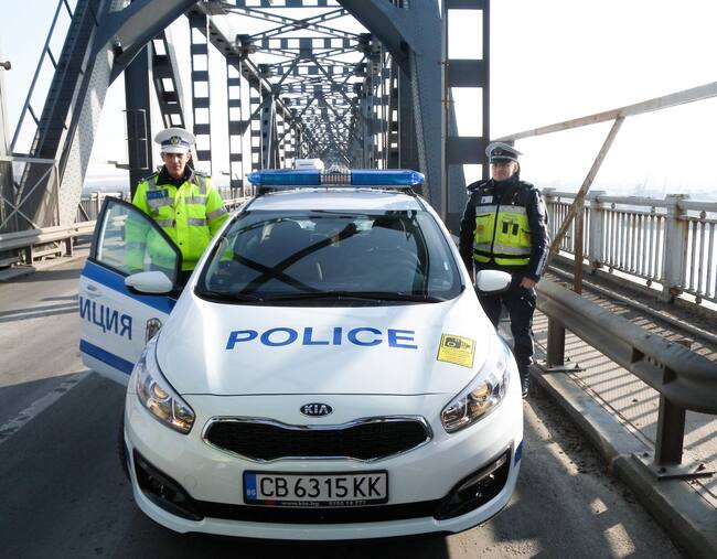 Съвместни екипи от български и румънски полицаи ще контролират трафика в Русенско до края на лятото