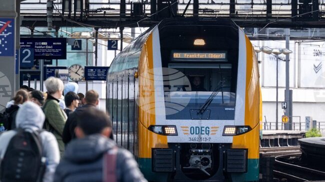 Европейски нюзрум: Пътуването с влак набира популярност, тъй като инициативата DiscoverEU насърчава младите европейци да ползват жп превоз
