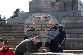 Паметник на съветската армия - счупени плочи