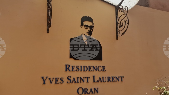 Около 400 скици и рисунки на дизайнера Ив Сен Лоран са показани в родната му къща в  алжирския град Оран, която днес е музей