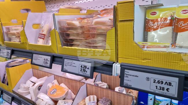 Повечето търговски обекти в Пловдив вече са изписали цените на стоки и услуги в лева и евро