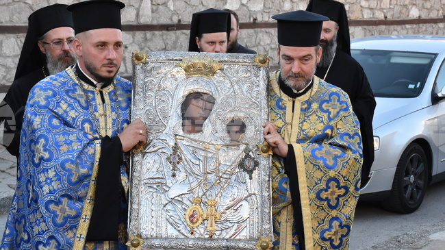 С камбанен звън беше посрещната в Хасково иконата на Света Богородица - "Златна ябълка" 