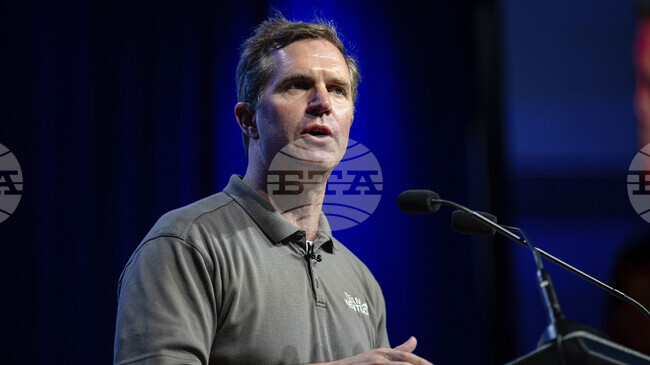 Най-малко трима души са загинали, а 11 са ранени при самолетната катастрофа в Луивил, съобщи губернаторът на щата Кентъки Анди Бешиър 