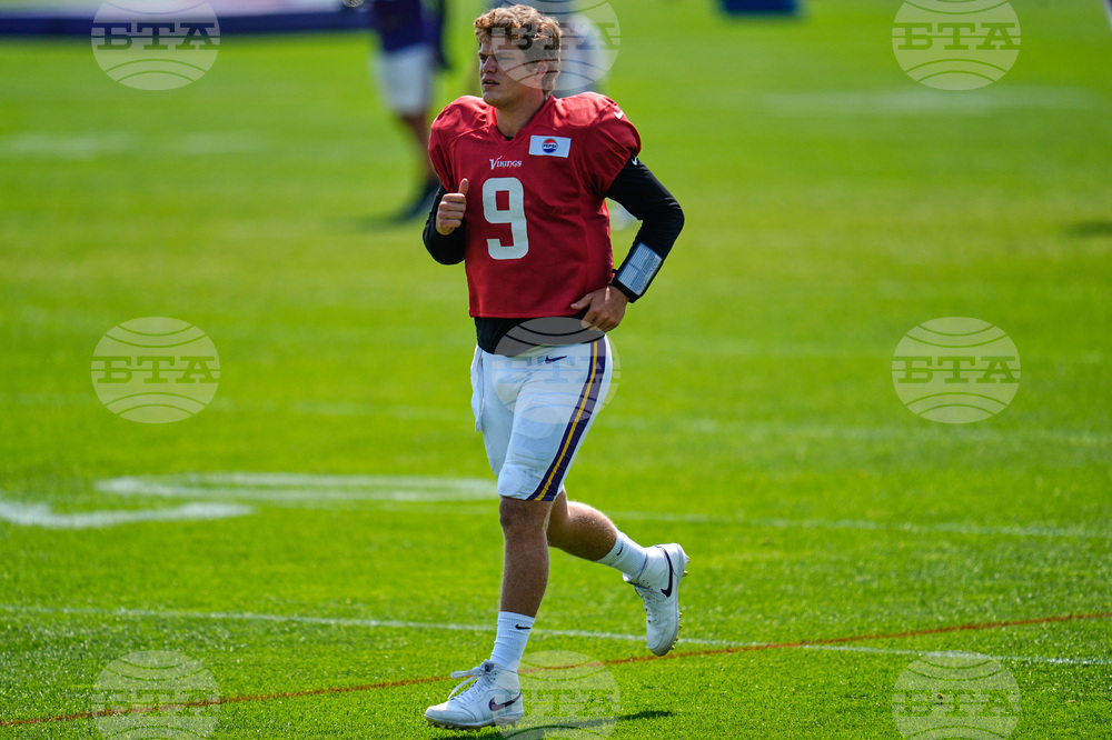 Vikings Patriots Football