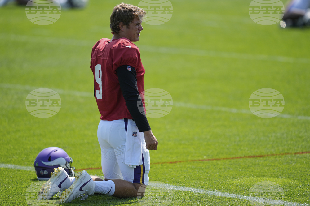 Vikings Patriots Football
