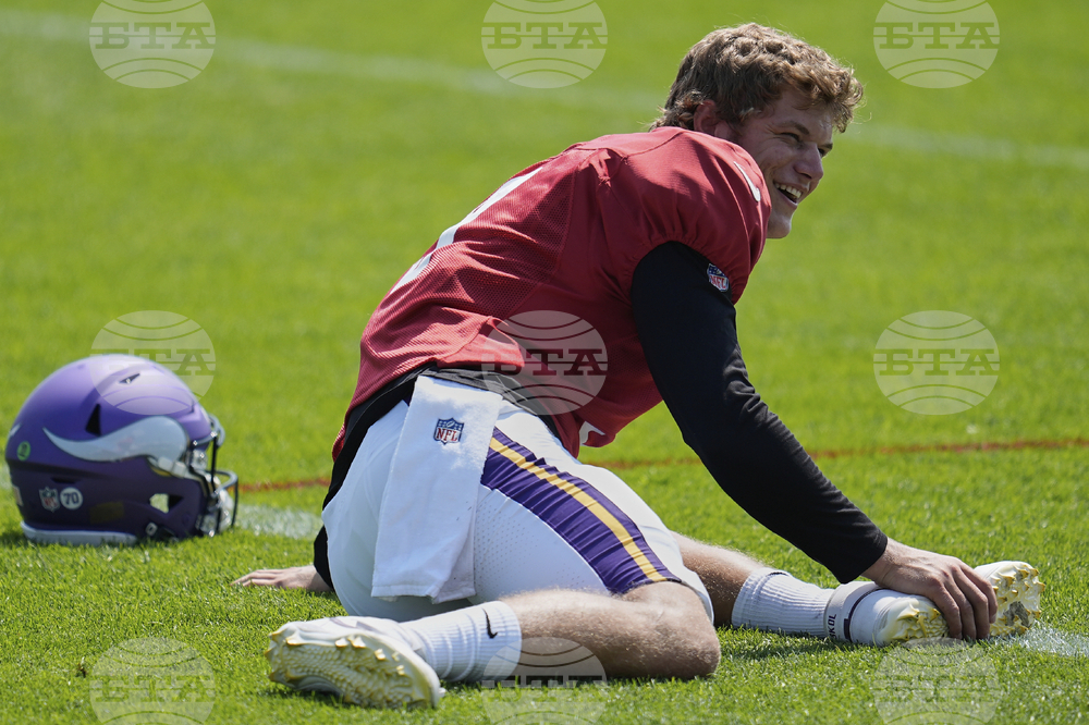 Vikings Patriots Football