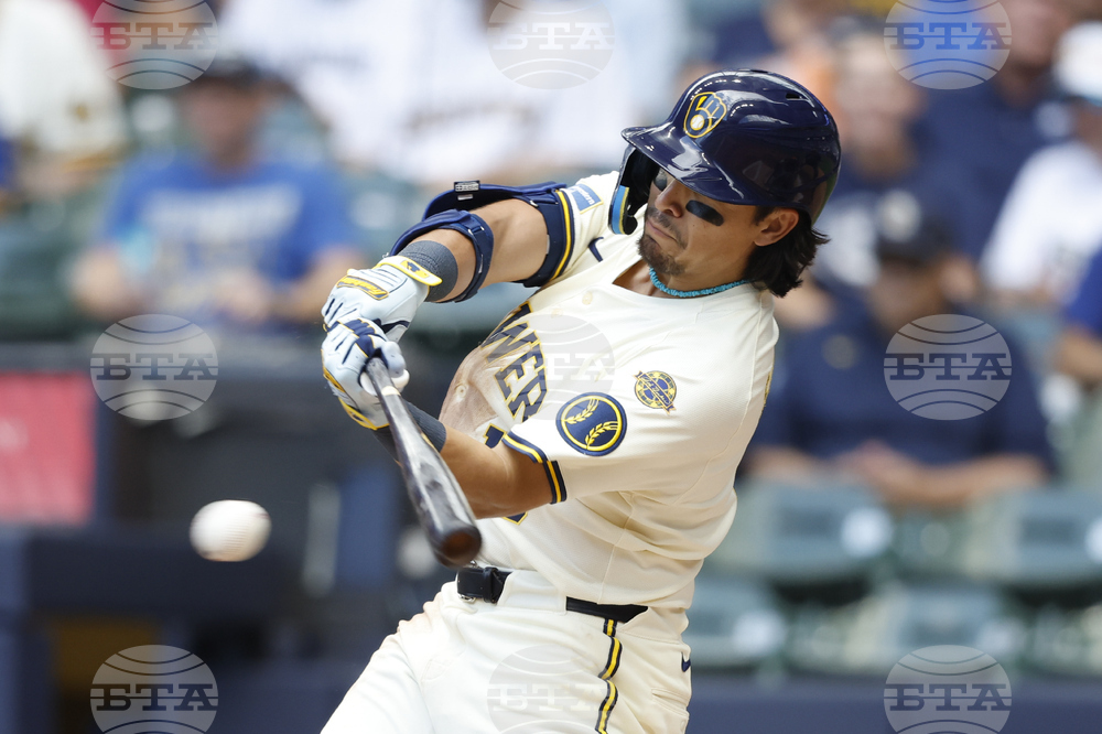 Pirates Brewers Baseball