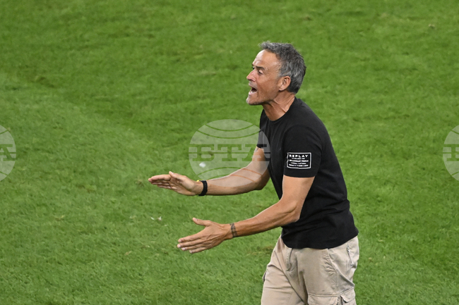 Треньорът на Пари Сен Жермен Луис Енрике счупи ключицата си при инцидент с велосипед