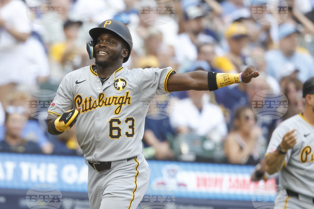 Pirates Brewers Baseball