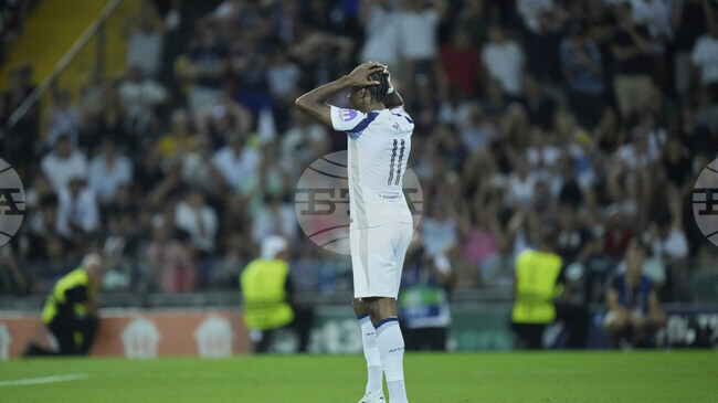 Тотнъм изрази подкрепа за нападеля Матис Тел, който беше подложен на расистки обиди