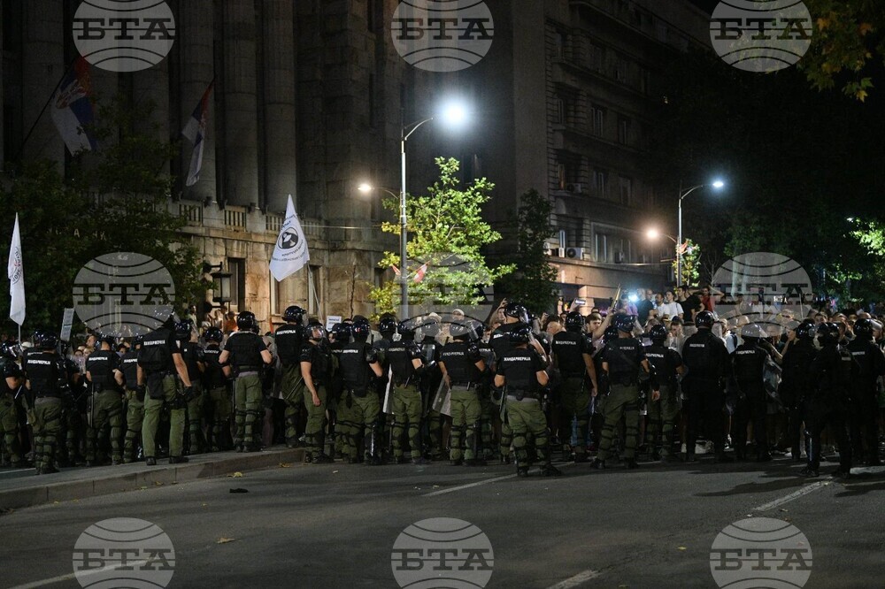 Антиправителствени протести се провеждат тази вечер в десетки сръбски градове, инцидент в Нови Сад