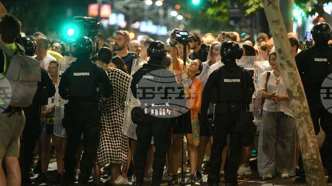 Clashes Escalate in Serbia: Dozens Injured and Arrested, Masked Men Storm Ruling Party Office
