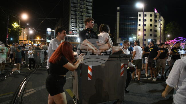 Висш полицейски служител в Сърбия заведе дело срещу студентка заради твърдения за полицейско насилие 