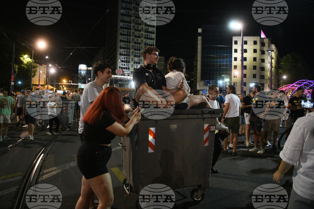 Висш полицейски служител в Сърбия заведе дело срещу студентка заради твърдения за полицейско насилие 