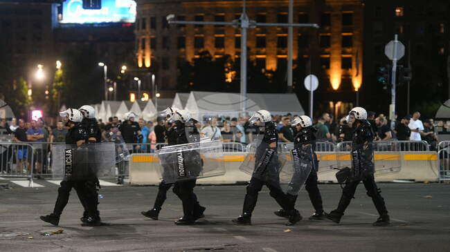 Арестуваните след протестите в Сърбия вече са 144