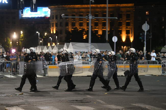 Арестуваните след протестите в Сърбия вече са 144
