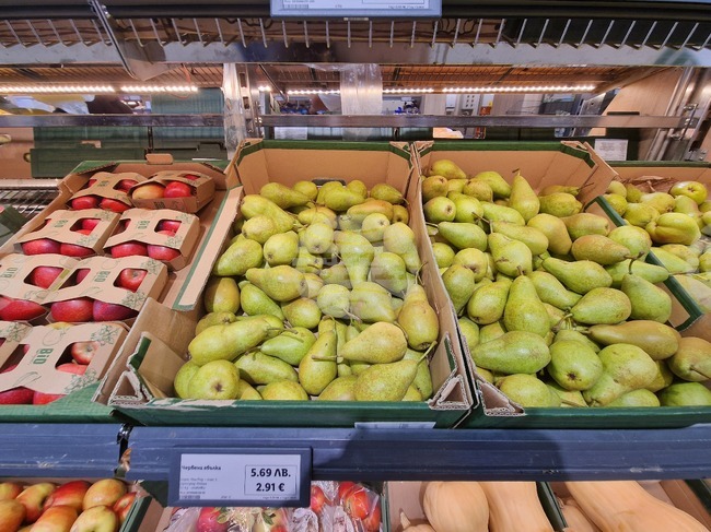 Цените на повечето стоки и услуги в Троян са изписани и в левове, и в евро