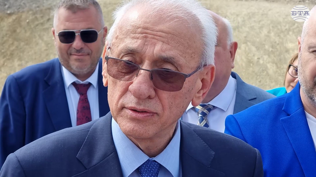 Министър Силви Кирилов спира износа на жизненоважен лекарствен продукт