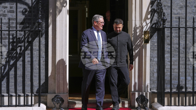 Украинският президент каза, че е обсъдил гаранции за сигурност с британския премиер