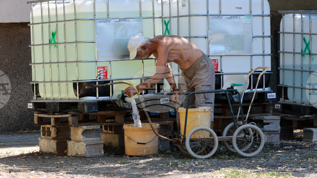 Близо 6 на сто от населението на България през 2024 г. е било на режим на водоснабдяване поради недостиг на вода, по данни на НСИ