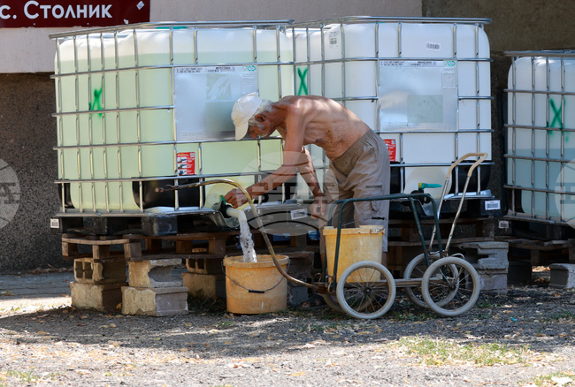 Близо 6 на сто от населението на България през 2024 г. е било на режим на водоснабдяване поради недостиг на вода, по данни на НСИ
