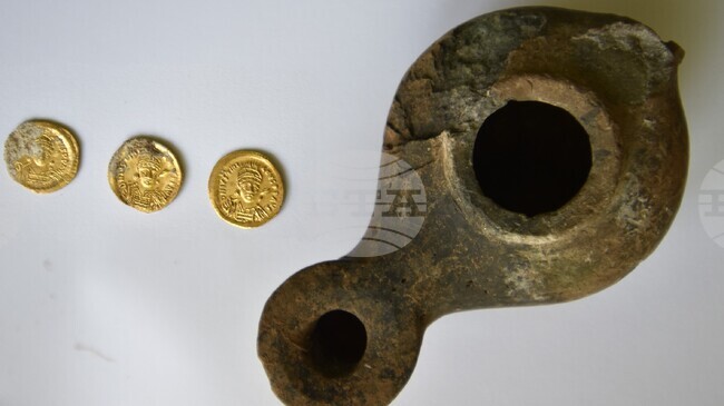 Злато от Калиакра: археолози откриха монети на константинополски императори