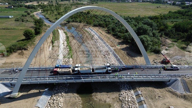 Аджерпрес: Мостът с най-голямата параболична арка в Румъния премина тест за якост