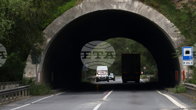 Няма осветление в тунела "Големо Бучино" на АМ "Струма" поради авария 