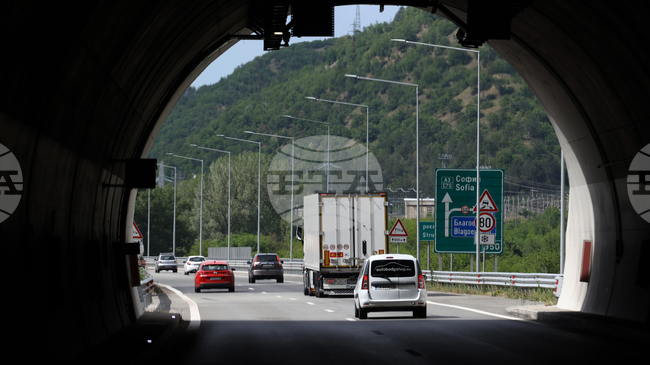 Движението в тръбата за Благоевград на тунел "Кочериново" на автомагистрала "Струма" ще бъде ограничено утре между 8:00 и 18:00 часа